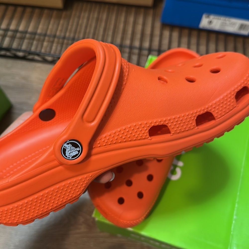 CROCS orange Sandals with Classic Design and Comfort size 7 women - Picture 3 of 5